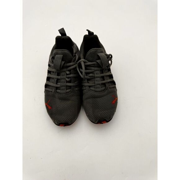 Puma Boys Size 4C Axelion Mesh Sneakers Black/Red Lightweight Elastic Heel Strap - Picture 1 of 5